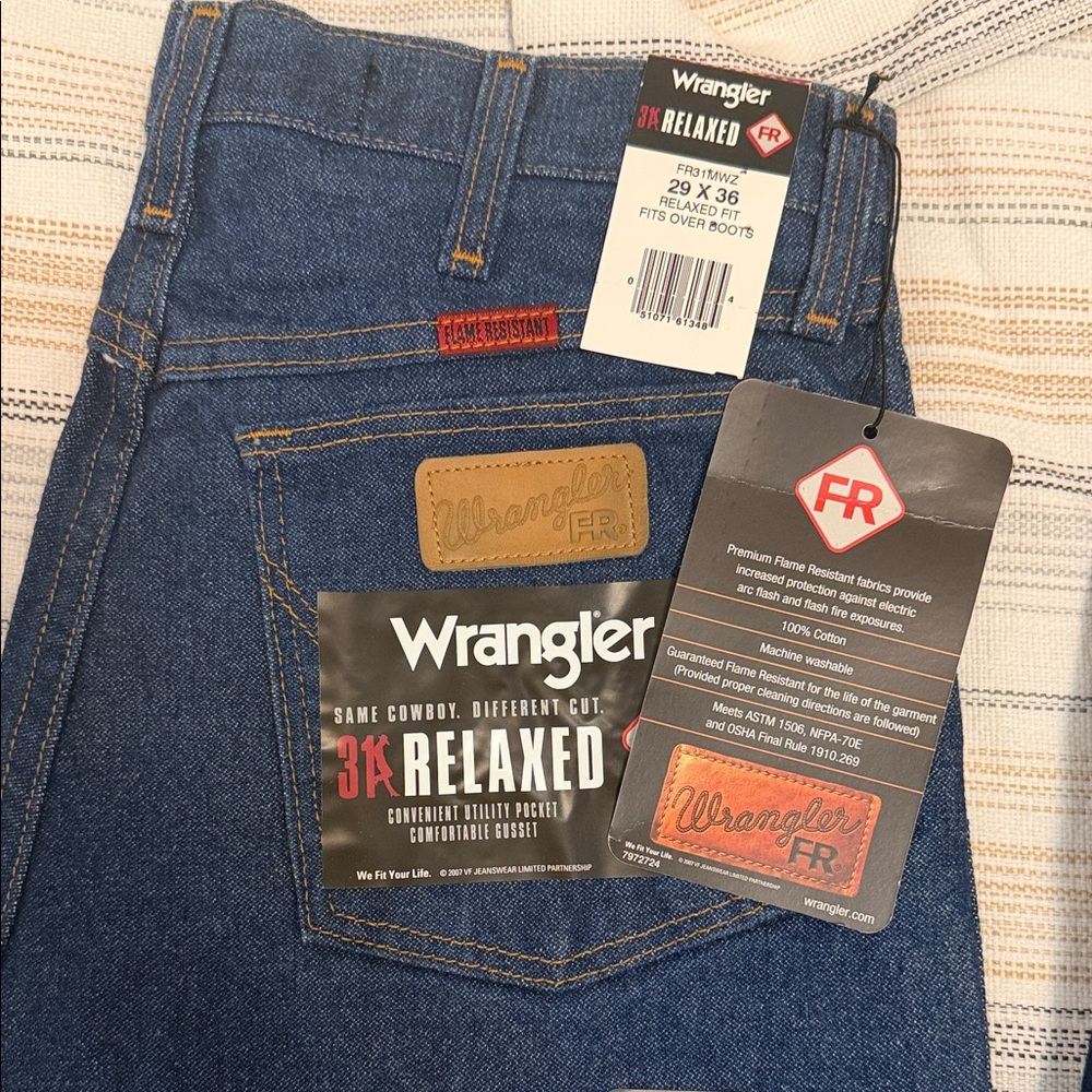 Wrangler Men's Classic Indigo Relaxed Jeans